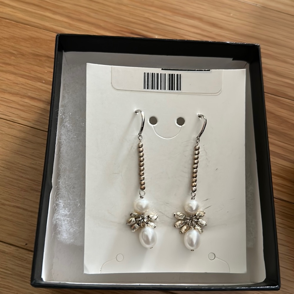 Pearl Essence rhinestone and white pearl angel earrings NWT - Picture 1 of 3